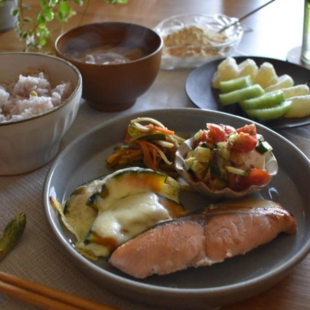 朝ごはん。…いろいろ〜♪