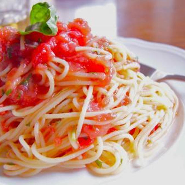 生トマトとバジルのパスタ