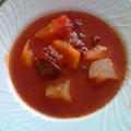 野菜の甘みが引き立ちます！トマトであっさり、ワインで煮込んだ柔らか馬肉のシチュー