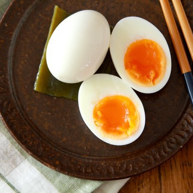 ＼煮卵を簡単アレンジ！／　うま味じんわり。　うま塩味の煮卵（味玉）