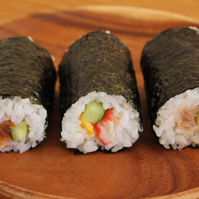 おにぎり海苔で簡単に作れる恵方巻きと巻かない即席も