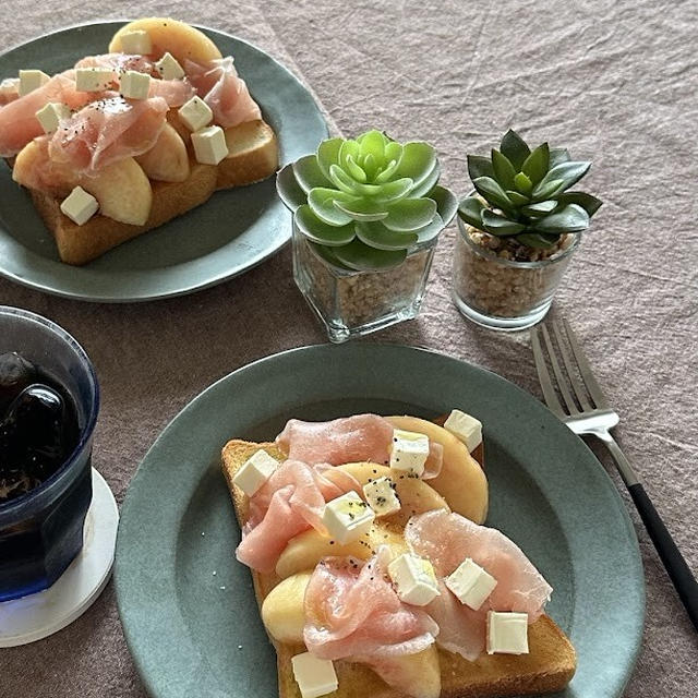 朝から幸せな気持ちになれる桃のトーストと昨日はホットプレート瓦そばで晩ごはん