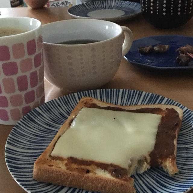 カレーのっけチーズトースト