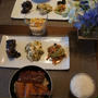 今日と昨日のおうちご飯。黒ゴマチキン、ナムル、炒り豆腐、かば焼き。たらスパとギリシャサラダ