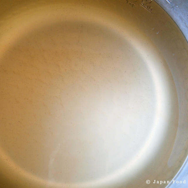 How to make Dashi stock (Japanese fish broth)