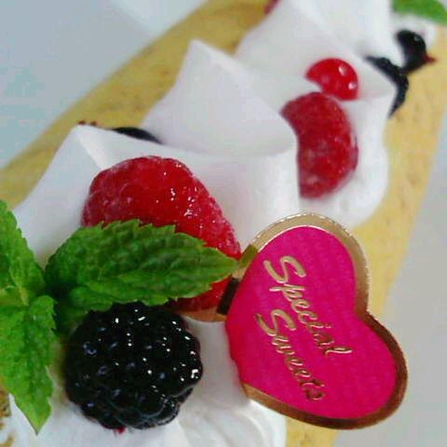 薔薇と苺のロールケーキ♪