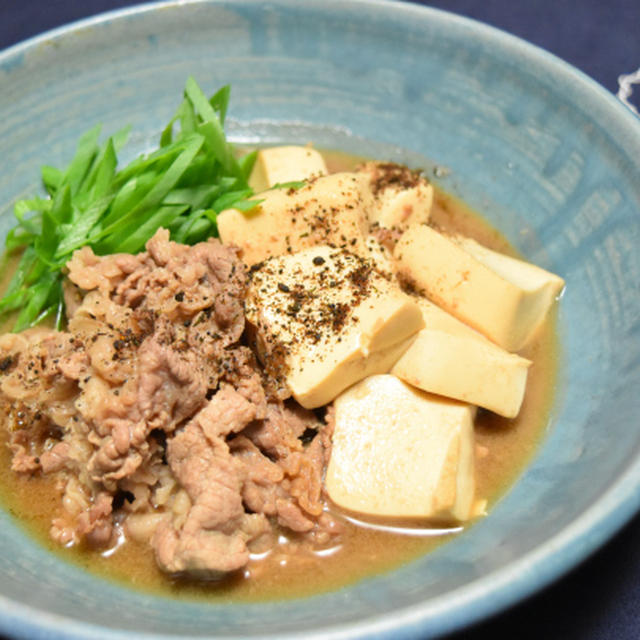 絹ごし豆腐で優しい肉豆腐。煮込み時間は１０分、冷まして味を染みこませる簡単おつまみ。