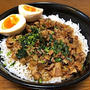 お昼ごはんに「魯肉飯」