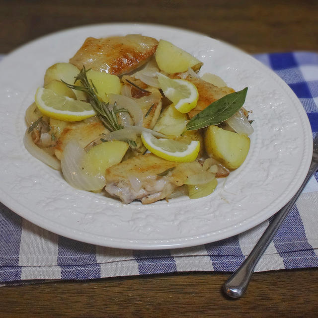 鶏手羽とじゃがいもの爽やか ハーブ焼き