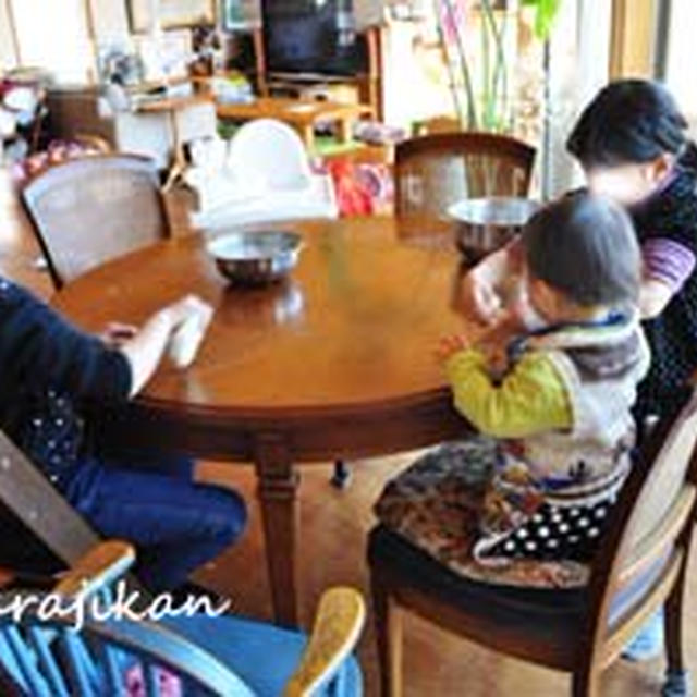 持ち寄り新年会　2012　手羽元のグリルと娘たちのピザ！