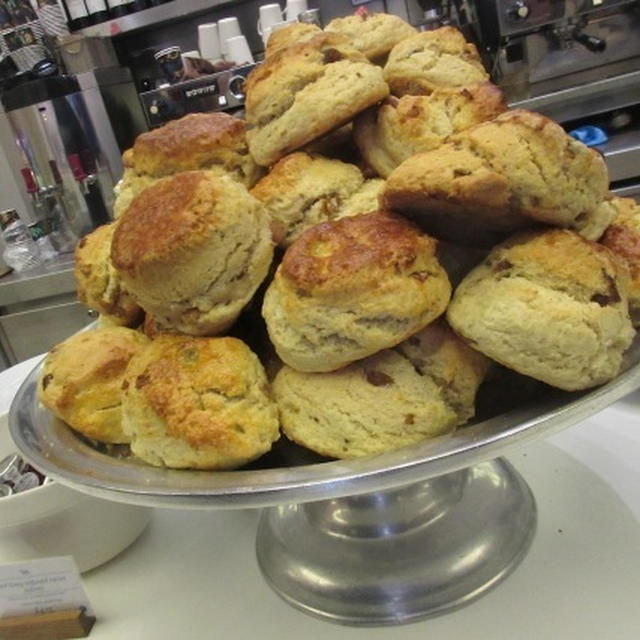 Scone/スコーンは英語でどう発音する、の？