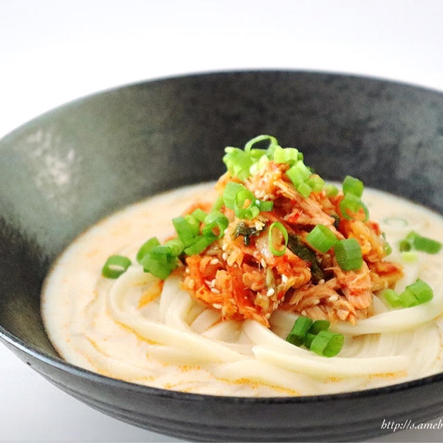 ほぼ3分で完成‼︎めちゃウマ♡ピリ辛ツナキムチ豆乳うどん