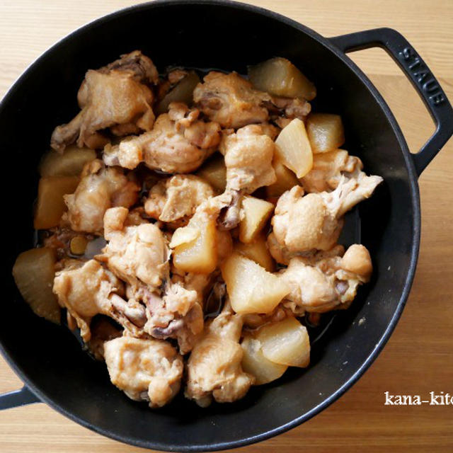 ストウブで骨付き鶏肉と大根のさっぱり煮