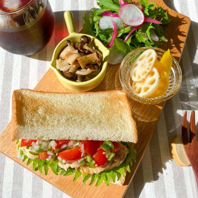 ＊【超熟】夏におすすめ♪サルサチキンサンド＊