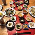ニラチヂミ、豆腐干、きゅうり、カニカマのピリ辛サラダ、きゅうりとキムチ、と小鉢7品で晩酌。