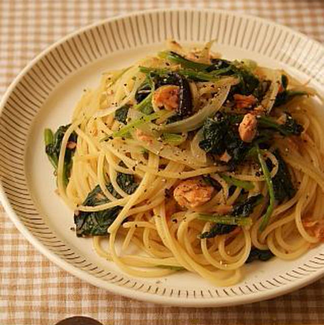 ほうれん草と鮭フレークのぺペロンチーノ