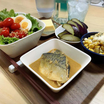 鯖の味噌煮　コーンポテト　の献立、