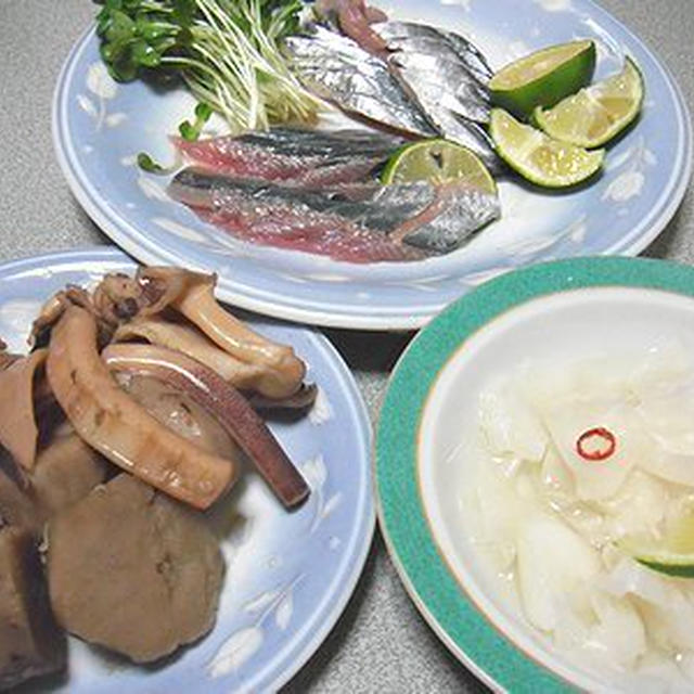 里芋とイカの煮物。三色そぼろ弁当。頭隠して尻隠さずのきなこ