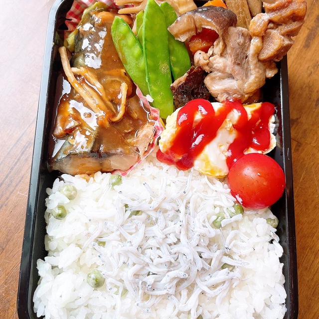 鯖のみそ煮弁当です！！