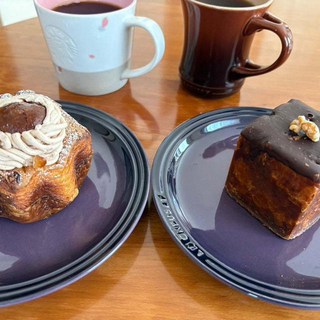 スイーツタイムはチョコデニッシュとモンブラン