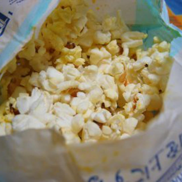 電子レンジで作るポップコーン・バター味