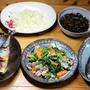 宇和海産サバの塩焼き、自家栽培コマツナと豚肉の炒めものほか。