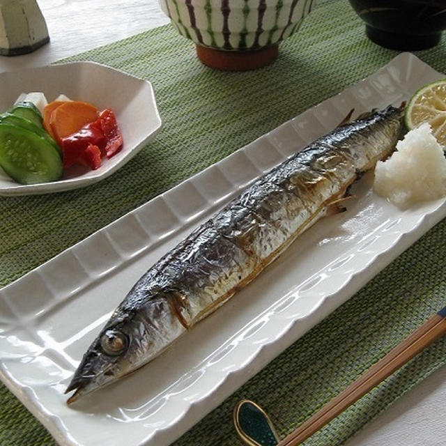 秋刀魚の塩焼きと、きのこの炊き込みご飯など。