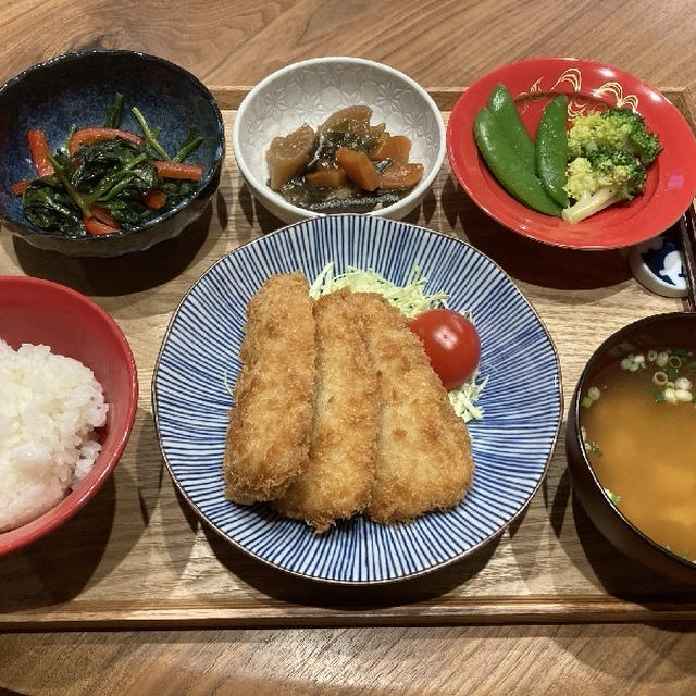 献立 アジフライ ほうれん草とパプリカのバターソテー 大根と魚河岸揚げの煮物 スナップエンドウにブロッコリー 豆腐のお味噌汁 By Kajuさん レシピブログ 料理ブログのレシピ満載