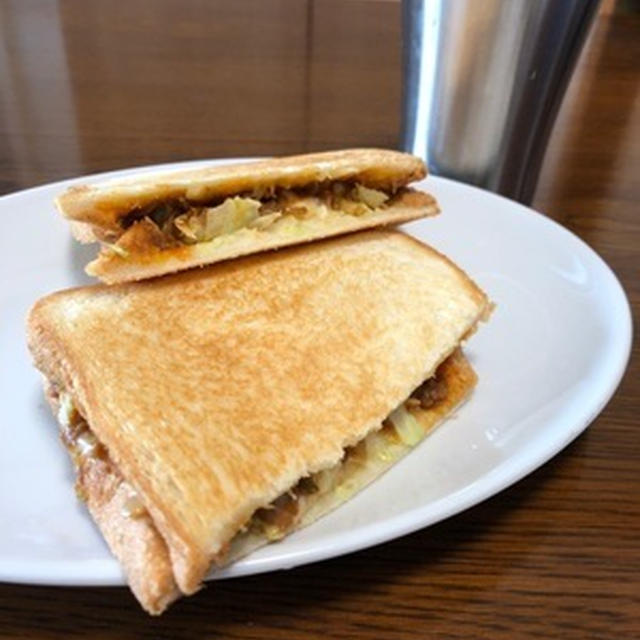 朝ごはんに「キーマカレーホットサンド」