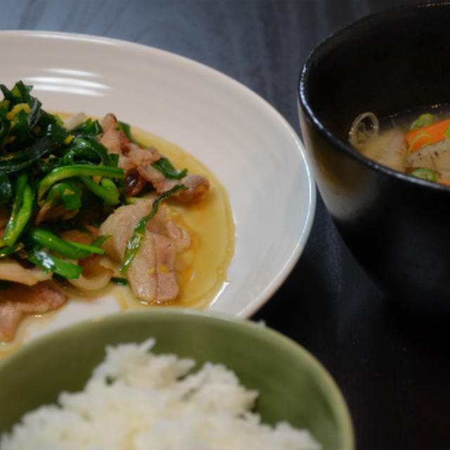 PICOさんの「豚バラ肉とニラの塩レモン炒め」