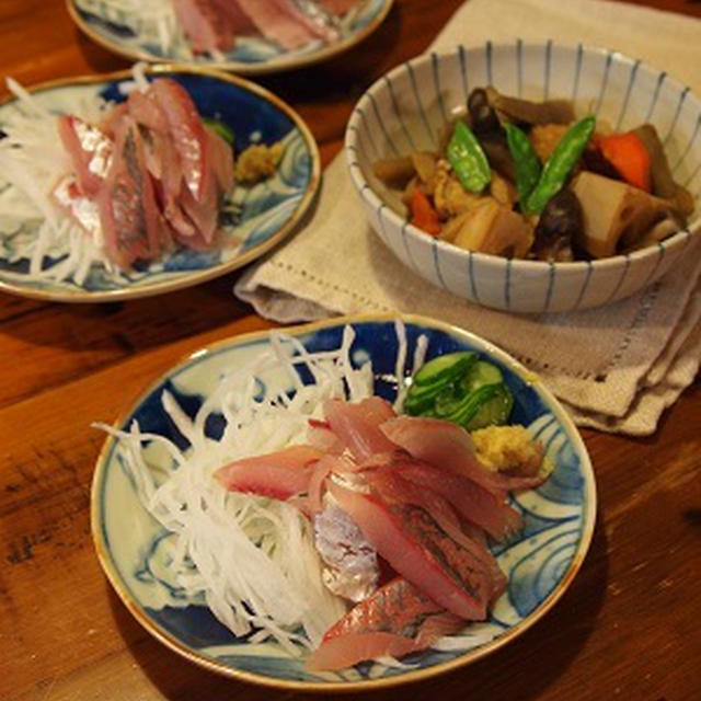 鯵のお刺身と五目煮の晩ごはん
