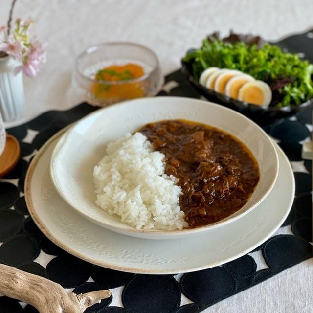 【PR】肉比率49%！ 昭和35年創業　赤坂料亭「球磨川」の牛すじ黒カレーが、今なら20%OFFです♪