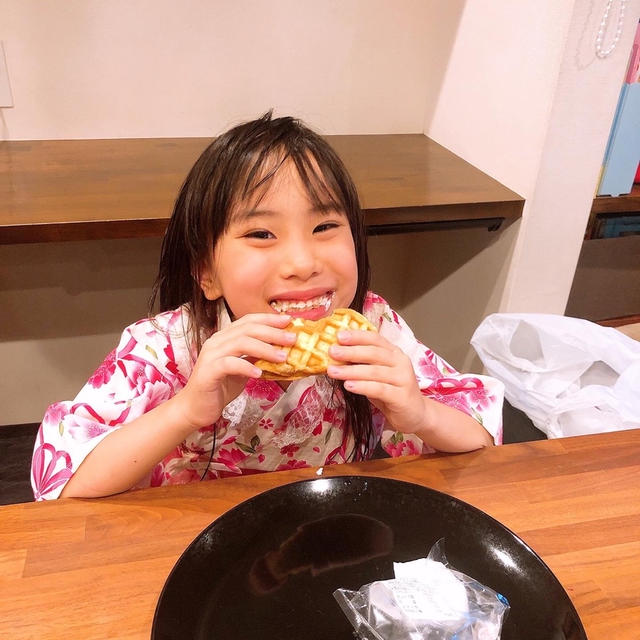 おやつはお土産のワッフルです！！