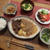 肉じゃがとかの晩ご飯　と　ちっちゃな水仙～ティナティナ♪