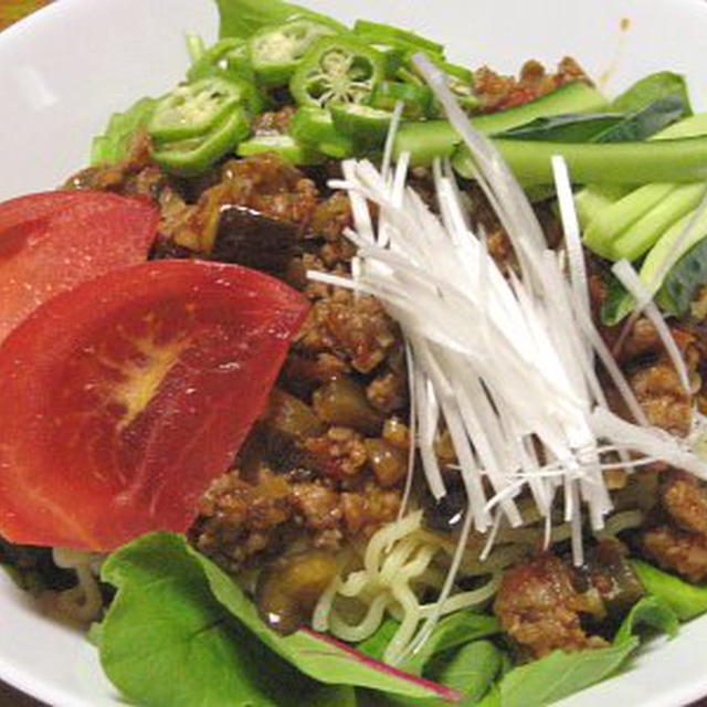 野菜たっぷりのジャージャー麺