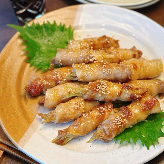 夏バテ対策に◎ 爽やか＆ジューシー！ご飯が止まらない「梅だれ香る薬味野菜の豚バラ肉巻きレシピ」