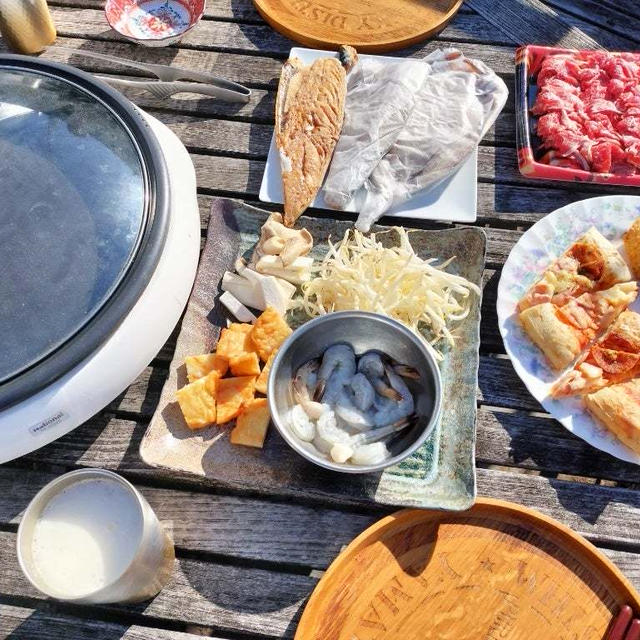 バルコニーで干物と牛とその他でBBQして、昼からダラダラ呑み