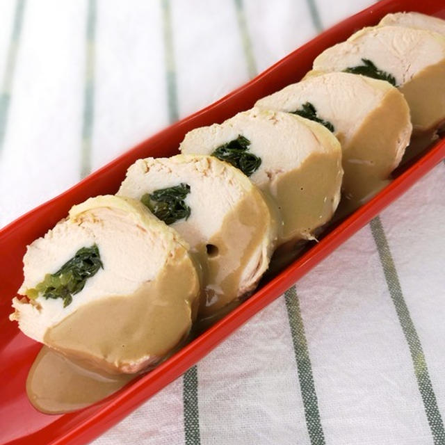 断面が美味しそう♪ニラ巻きチキンのごまソース