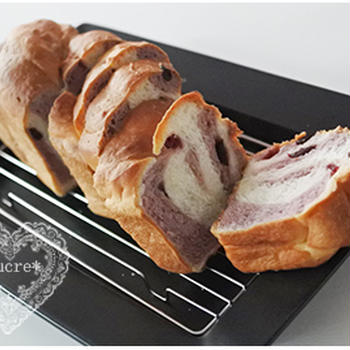 *　ラズベリーツイスト食パン。　*