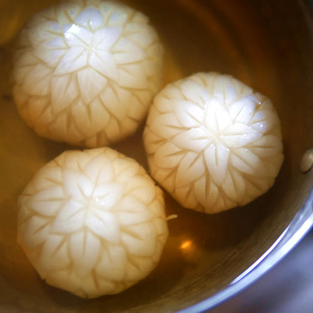 菊花蕪の鶏射込みの作り方カブの剥き方
