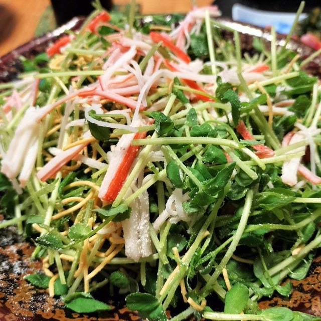 パリパリ無限豆苗のもとにカニカマプラスで食感楽しみました