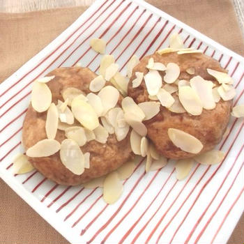 なめたけとスライスアーモンド全粒粉おやき