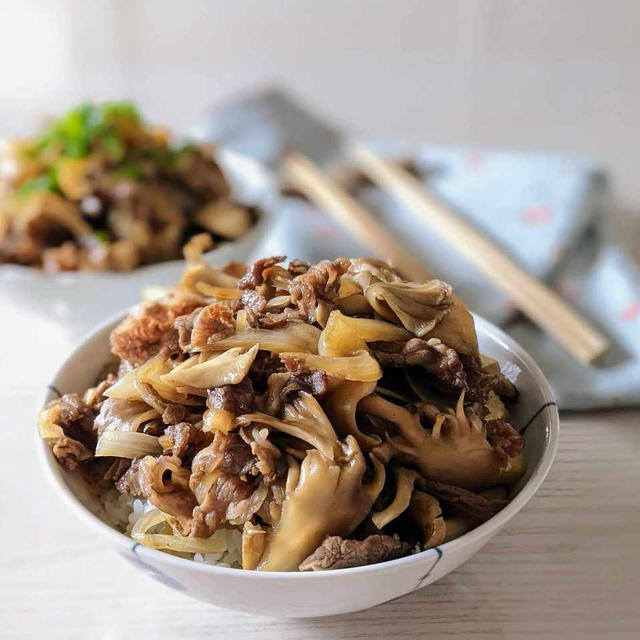 【牛丼】マイタケで量増しマシの野菜たっぷりあきの牛丼！