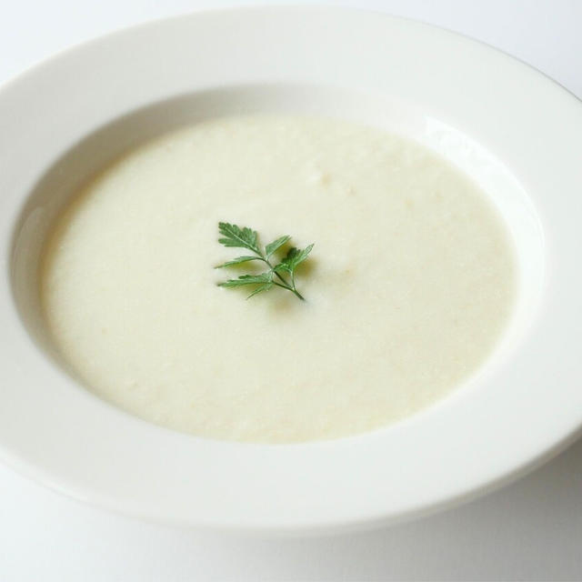 冷やすとさらに美味。新玉ねぎの季節に絶対作ってほしい「新玉ねぎのスープ」一番美味しいスープかも