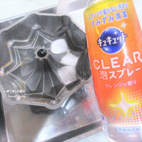 複雑なお菓子の型に持ってこい。『キュキュット CLEAR泡スプレー』