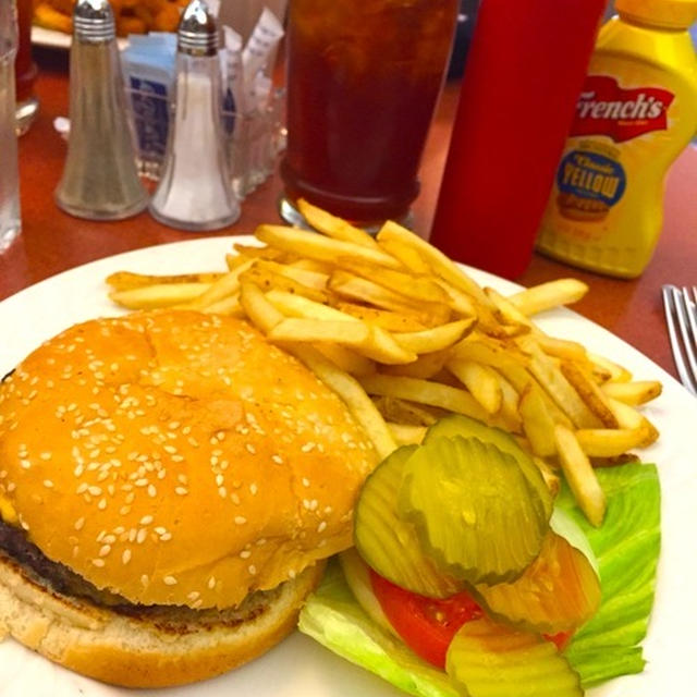 【 本場のハンバーガーとは！！】