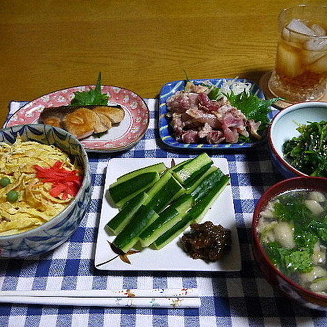 【夕食】とりめし（一鶴風）・ぶりの塩焼き・地鶏のお造り…