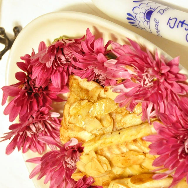 菊の花と鯛のアーモンド焼き