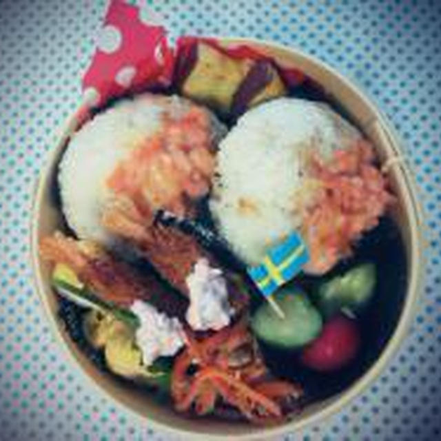 *焦がし正油かおる　『ほぐし鮭＆とけるチーズの焼きむすび弁当♪』