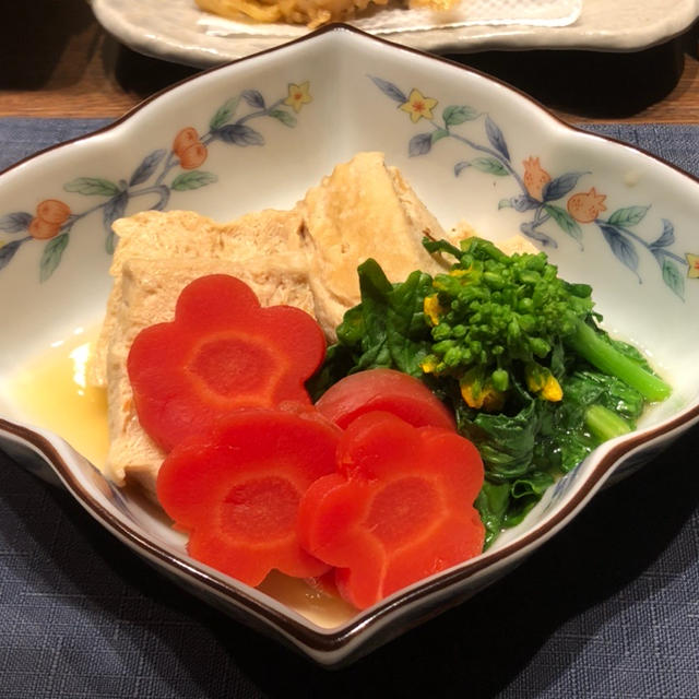 豆腐をパックごと凍らせて煮物に